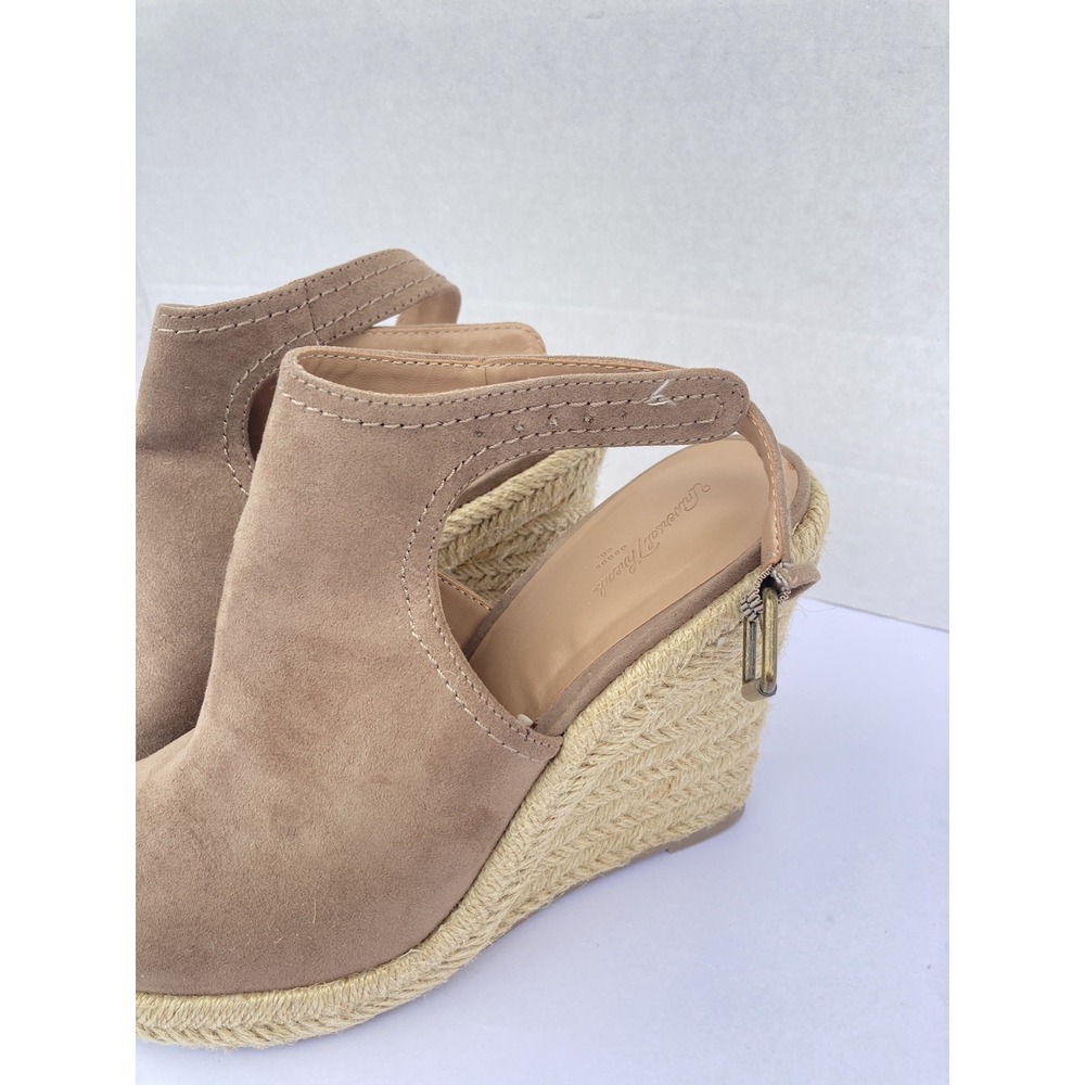 UNIVERSAL THREAD MALA OPEN TOE FAUX SUEDE WEDGE SANDAL, BEIGE Women Sz 6 1/2 - Picture 4 of 16